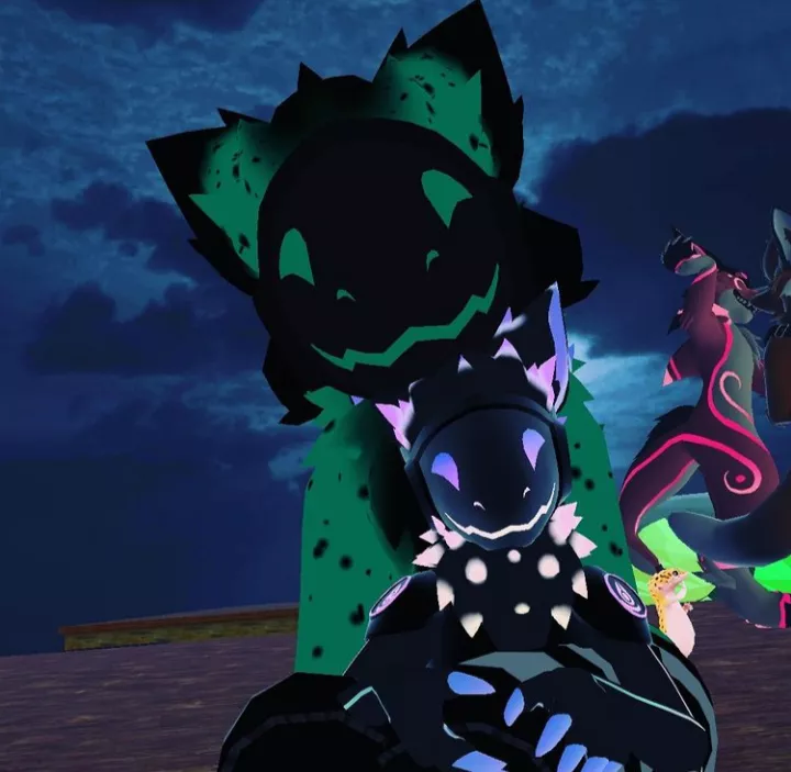 A smol boi and a tiny boi