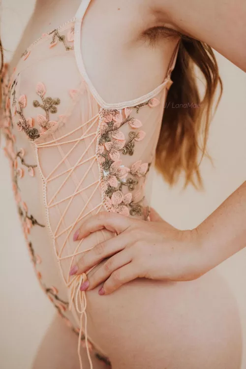 A sneaky peek at my hairy pits! 💓🥰