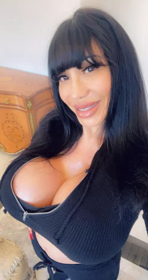 A true bimbo 100% of the time