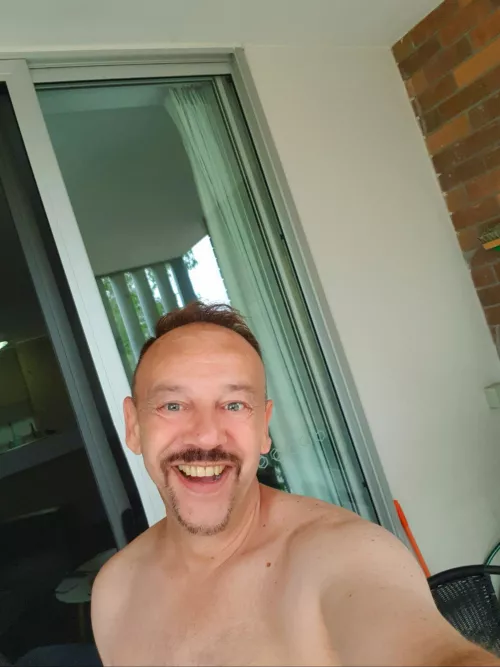 A very different, somewhat difficult Christmas for me this year, but still managing to smile. (54) Gay Male from Brisbane, Australia. Wishing you all a very Merry Christmas ππβ€π