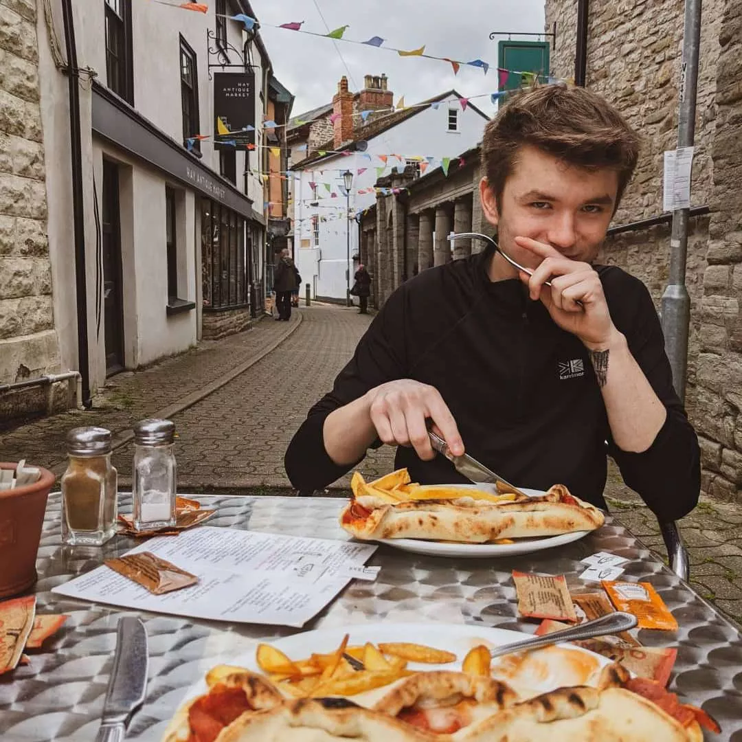 (A very fattening) Brunch with the bf - Of course he had to take a picture while I was shoveling food into my face 😂 (A very fattening) Brunch with the bf - Of course he had to take a picture while I was shoveling food into my face 😂