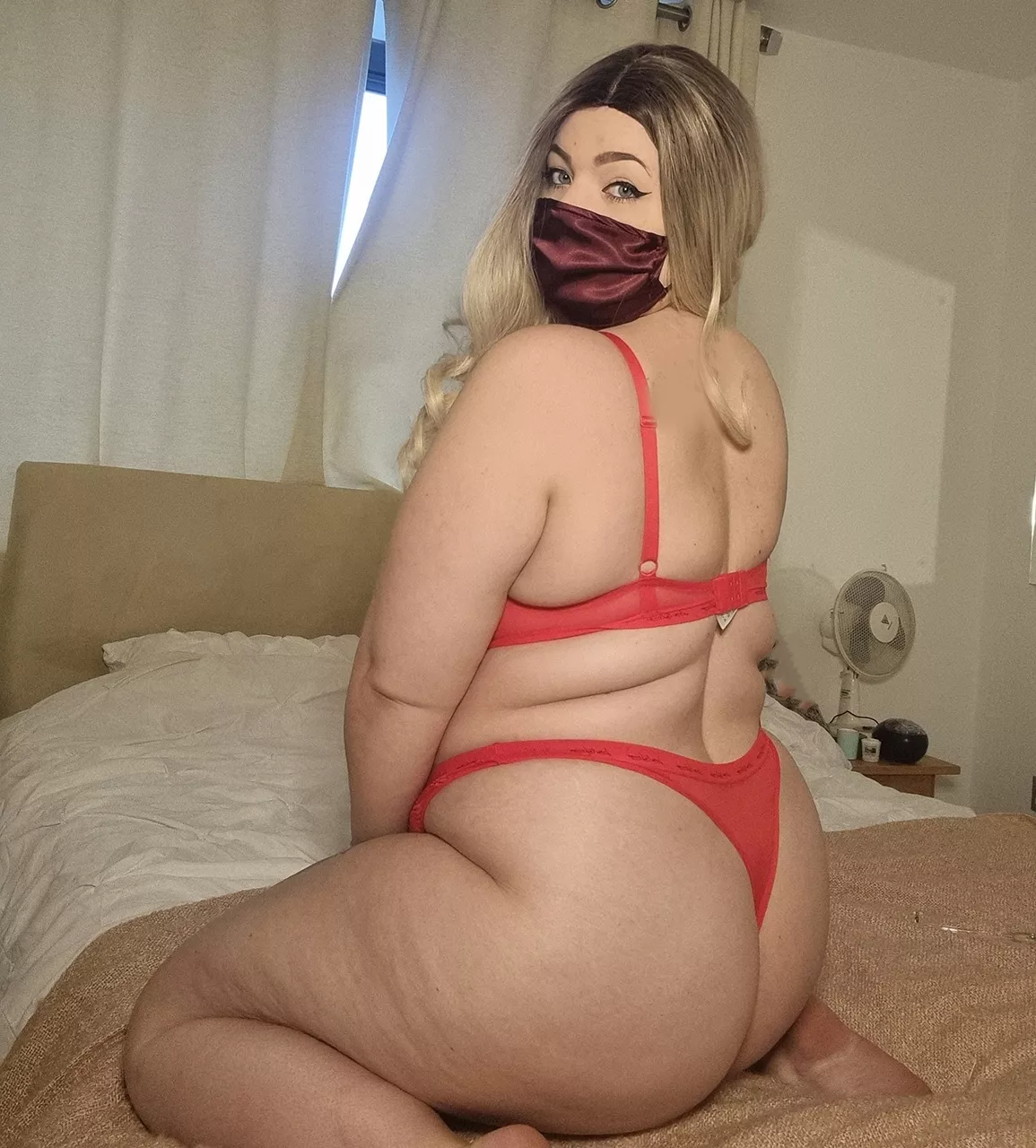 a woman without curves, is like jeans without pockets. you don't know where to put your hands.