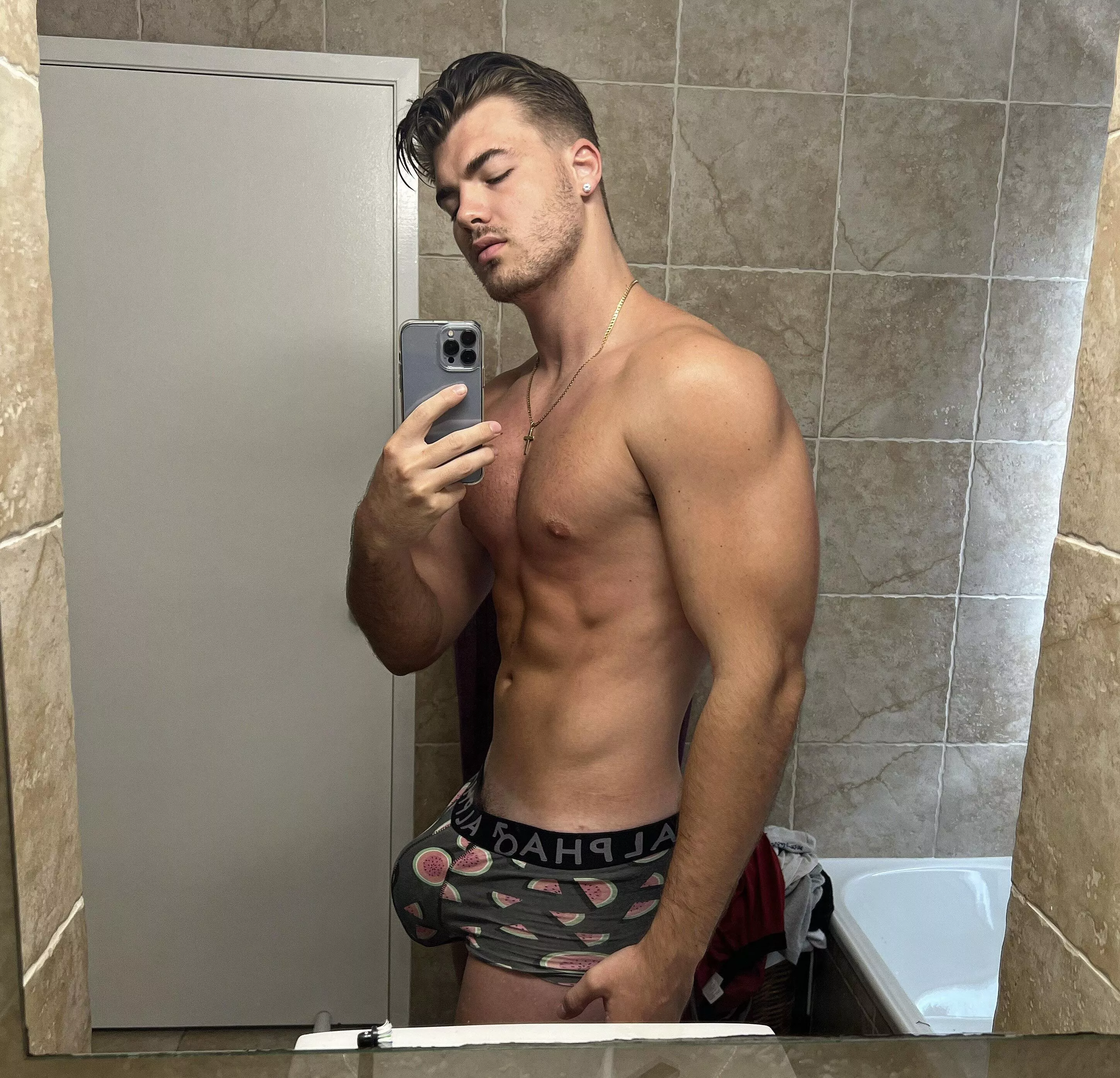 About to burst out of my undies 🥵