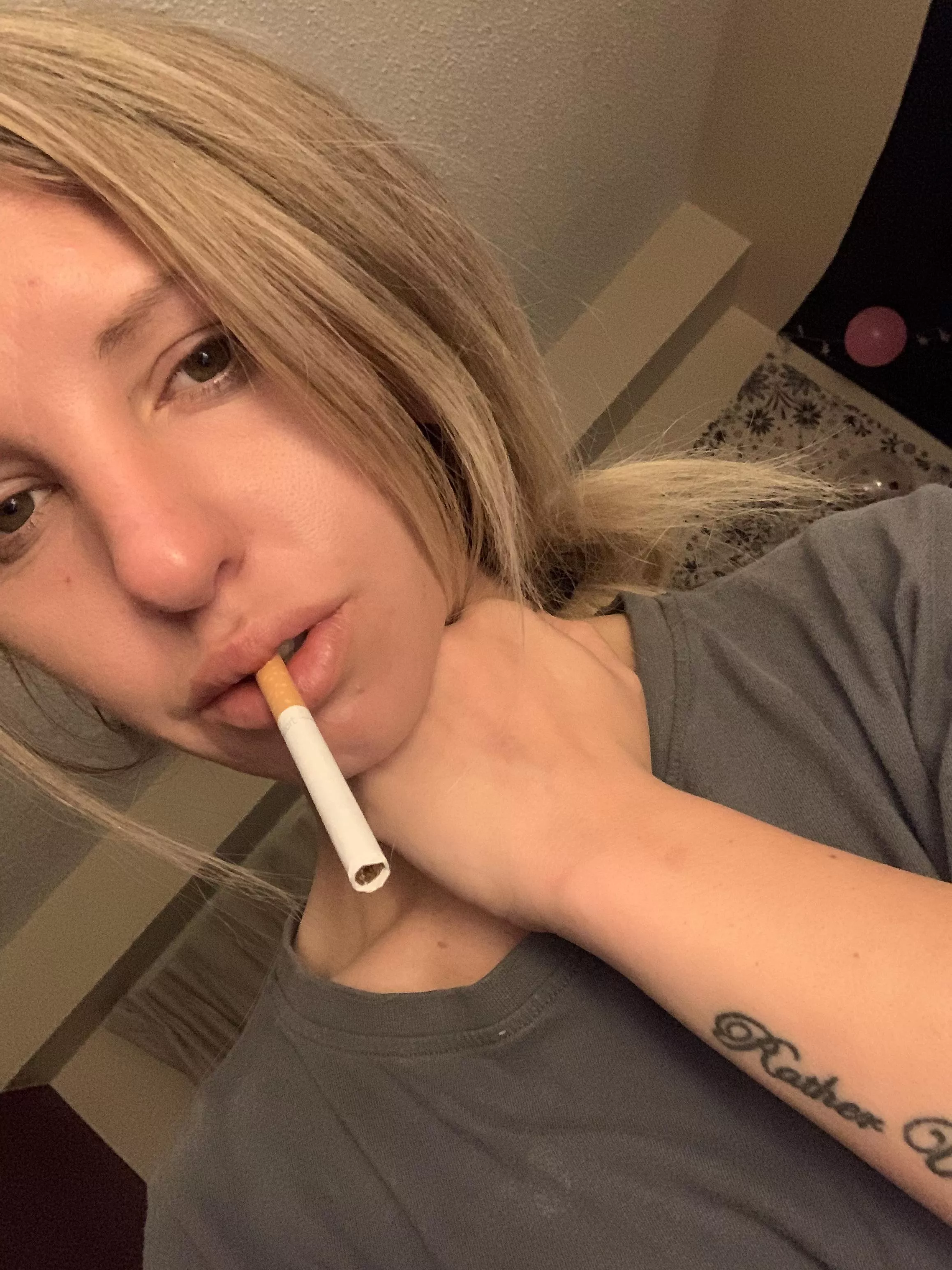 About to go out for a smoke 💨want to join ?🖤😉😍 I would hate to smoke alone
