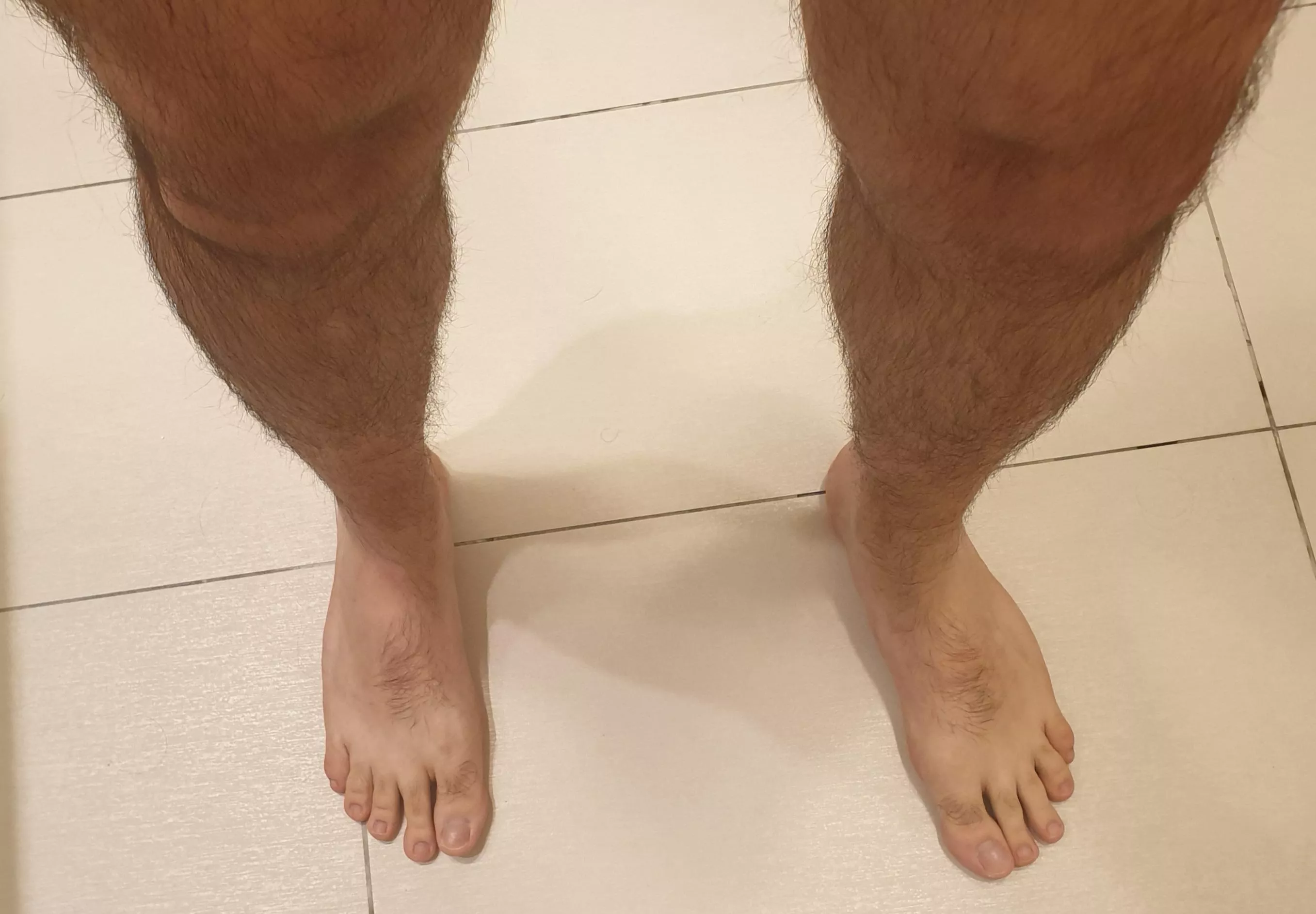 About to shower. Who's gonna towel me off 👅🦶🏻?