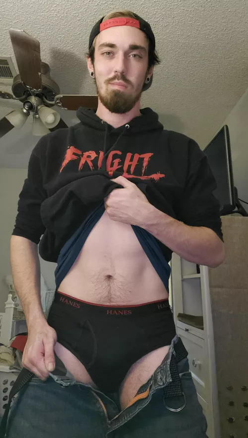 About to walk to the store thought I'd share what I'm wearing 😊