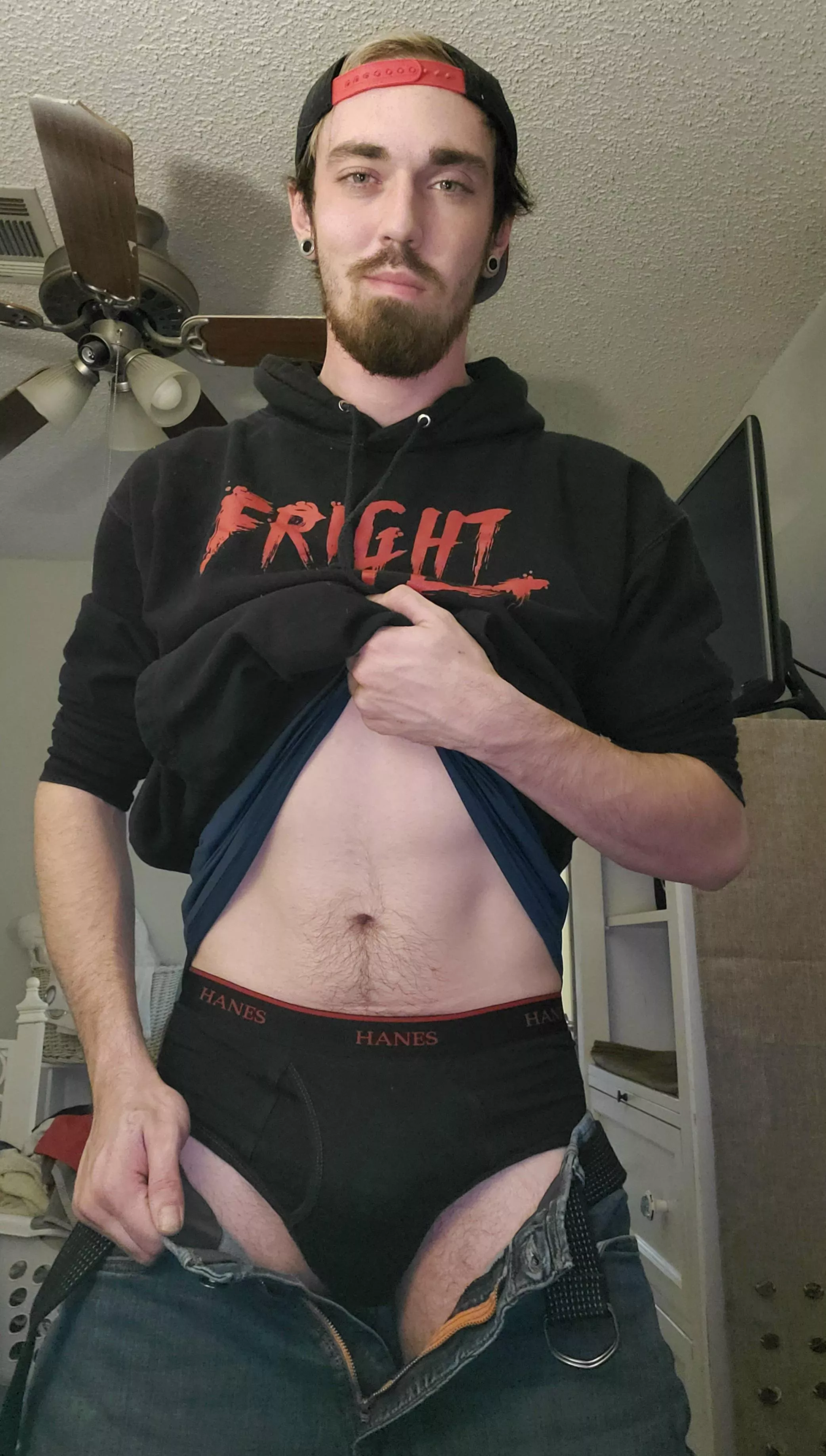 About to walk to the store thought I'd share what I'm wearing 😊