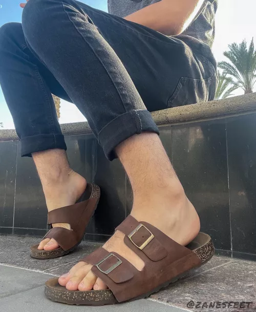 According to the weather report, it's going to be sandals all week for me😈