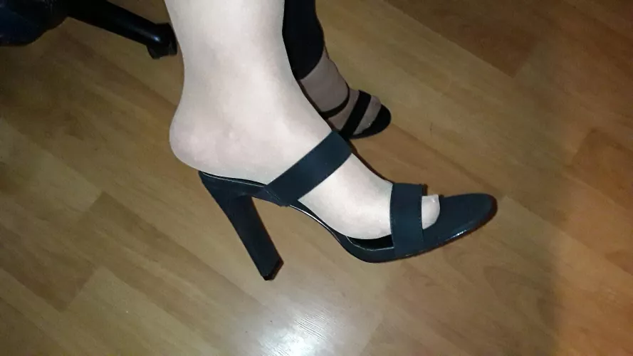 Account specialist Sweet Feet speaking, how can I assist you today...?