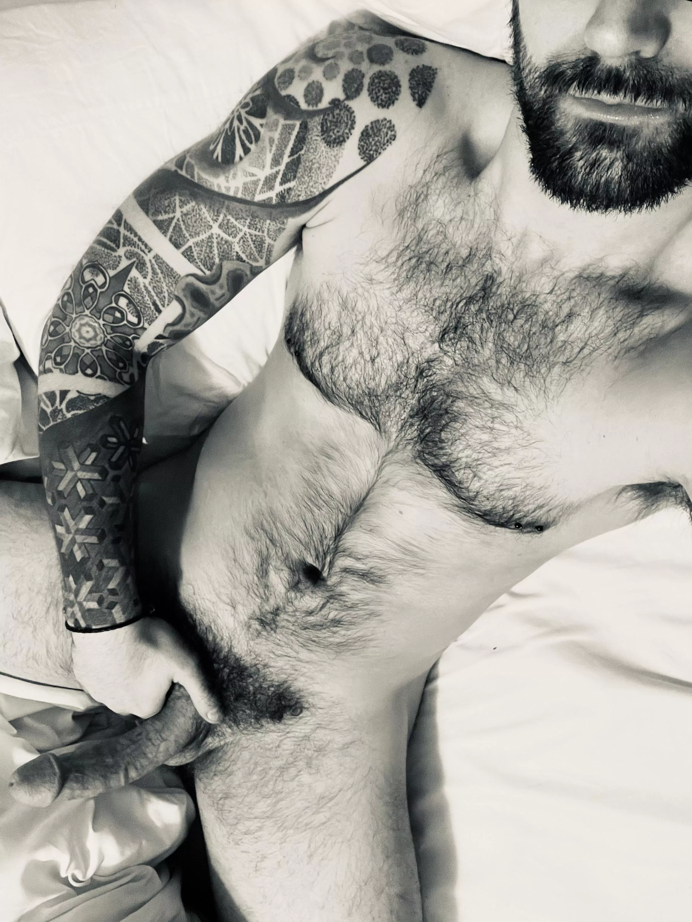 Adding a black and white filter to your nude makes it artsy. Agree?