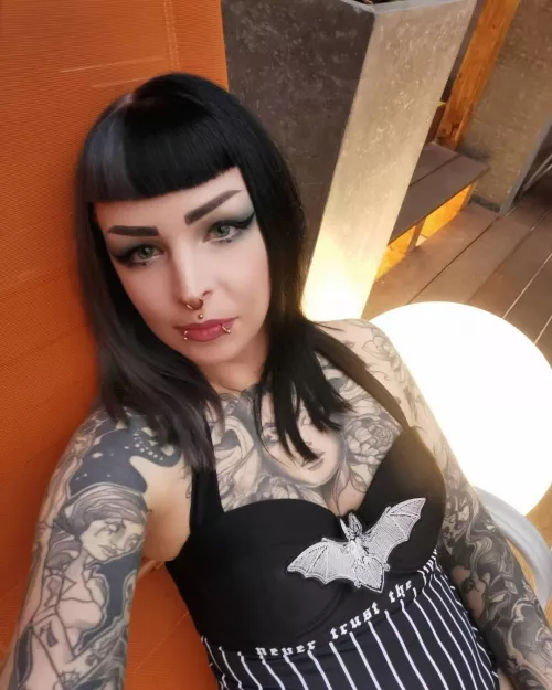 Adelheid Schwarz (@adelheidvanschlotterstein) [instagram]