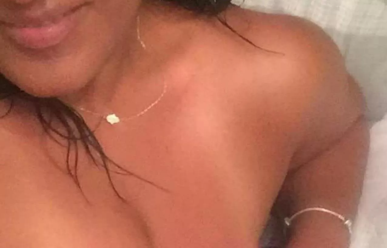 After a long day, well it's time to take a shower. Who joins me?😈😈