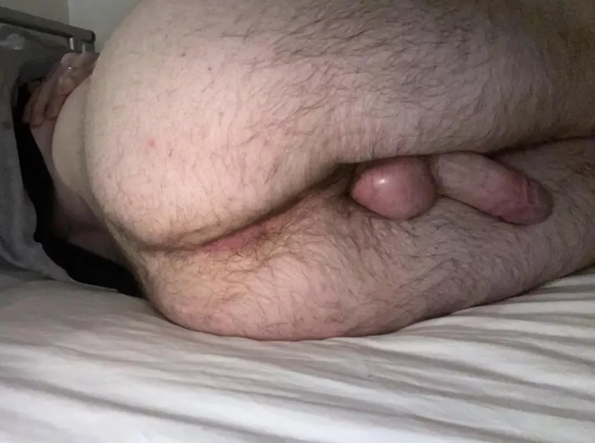 After a whole day trapped in underwear, I can finally breathe 🍑