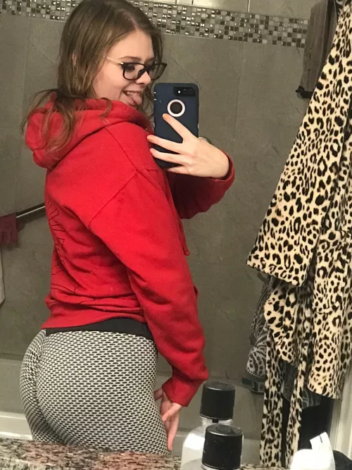 After much persuasion I finally got the Tik Tok leggings.. should I keep them?