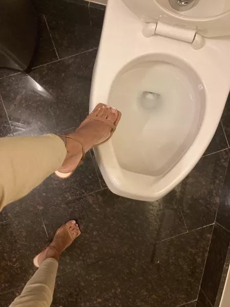 After this picture Someone cleaned my heel with there tongue 😜