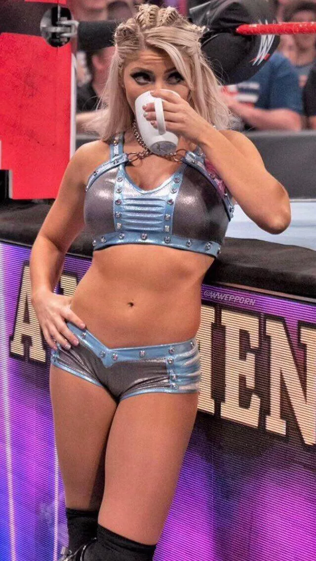 Alexa Bliss is actually perfection, if you disagree I’m sorry about your condition.