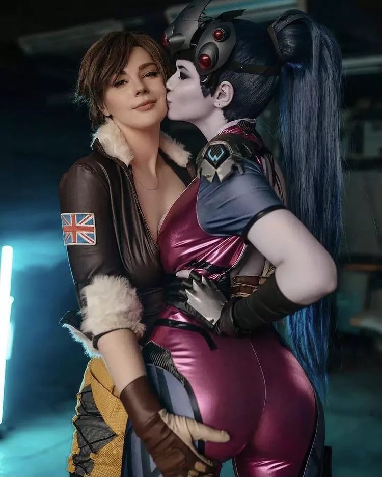 Alina Becker as Widowmaker with adamae_dono as Tracer Alina Becker as Widowmaker with adamae_dono as Tracer
