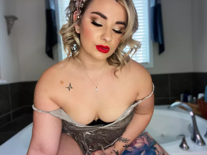 All dressed up with nowhere to go. (f)ucksakesπ