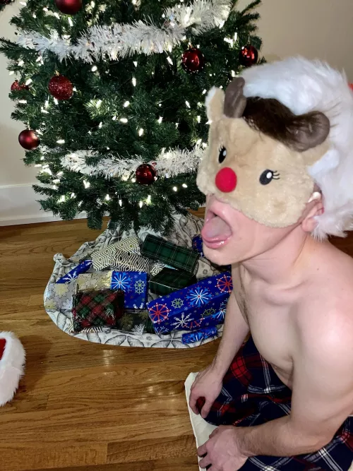 All I ever want for Christmas is a thick load 🤤