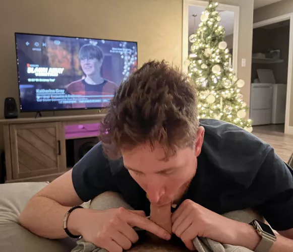 All I need this Christmas is a good suck 🎅🏻