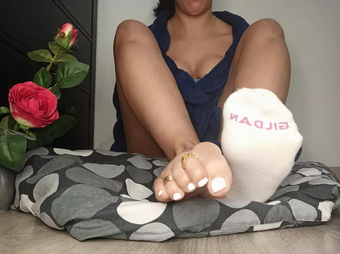 ... All I need this year is my bathrobe and someone to help me out these socks🦶😛🍆🙈