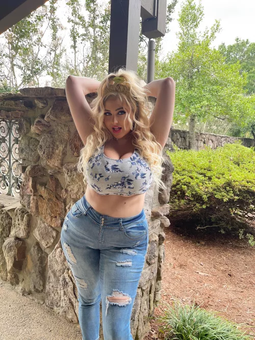 All natural busty blonde ❤️ Super friendly over on my onlyfans 😊 My feed is completely free to follow w paid extras 🥵 Just posted a really steamy set! Link in bio