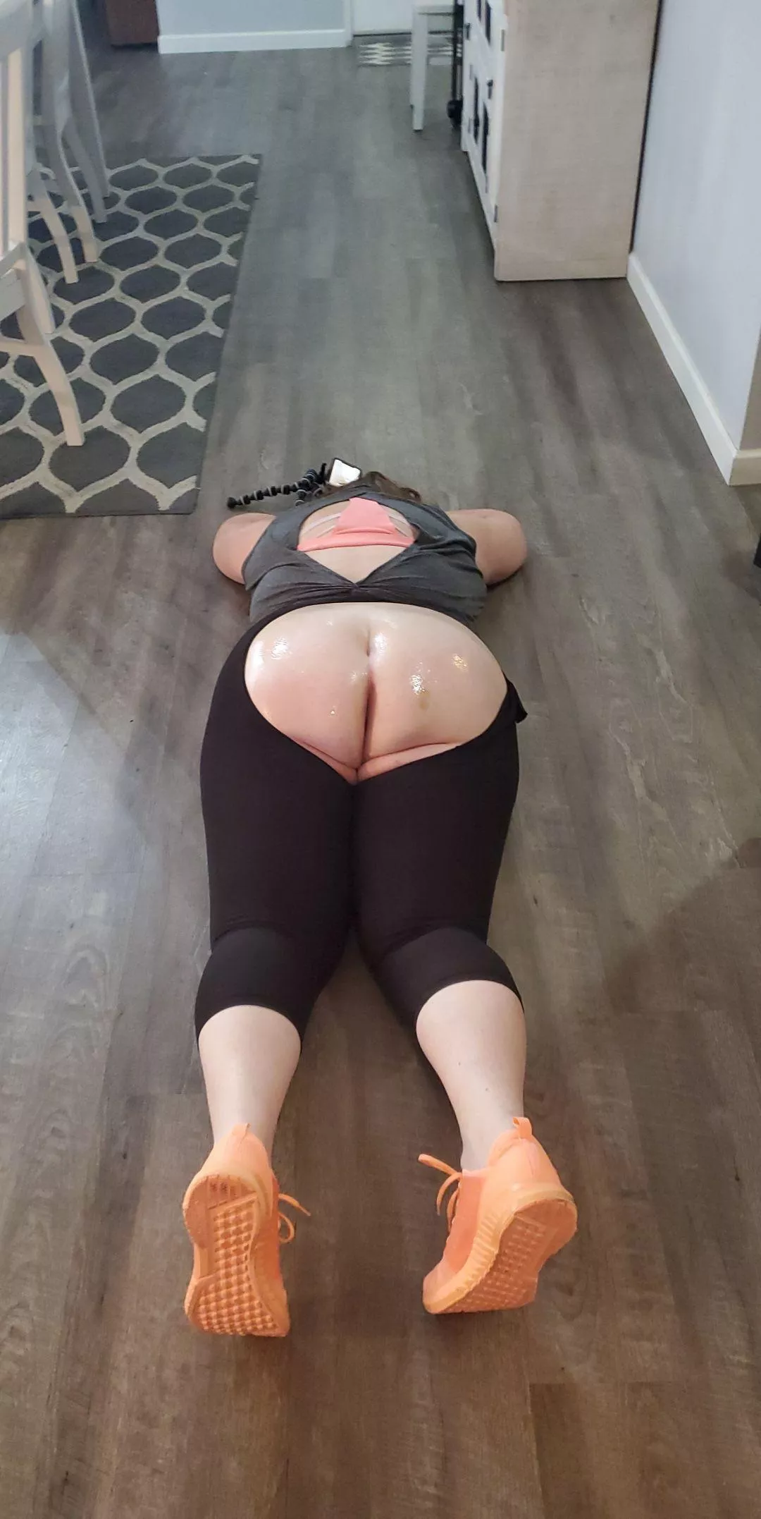 All oiled up and waiting 😉 30[F]