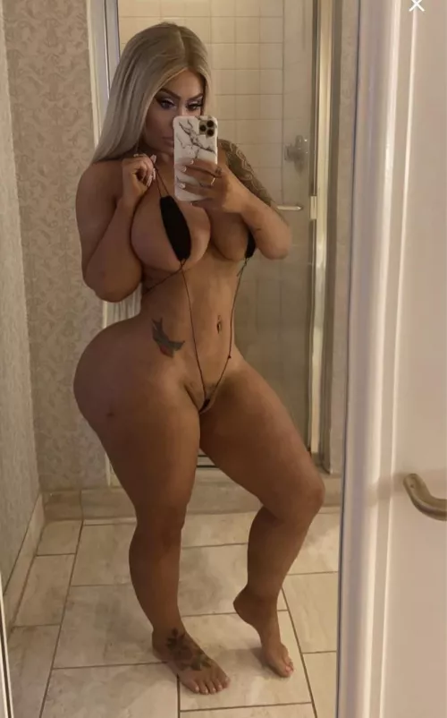 All time favorite bimbo her body is amazing