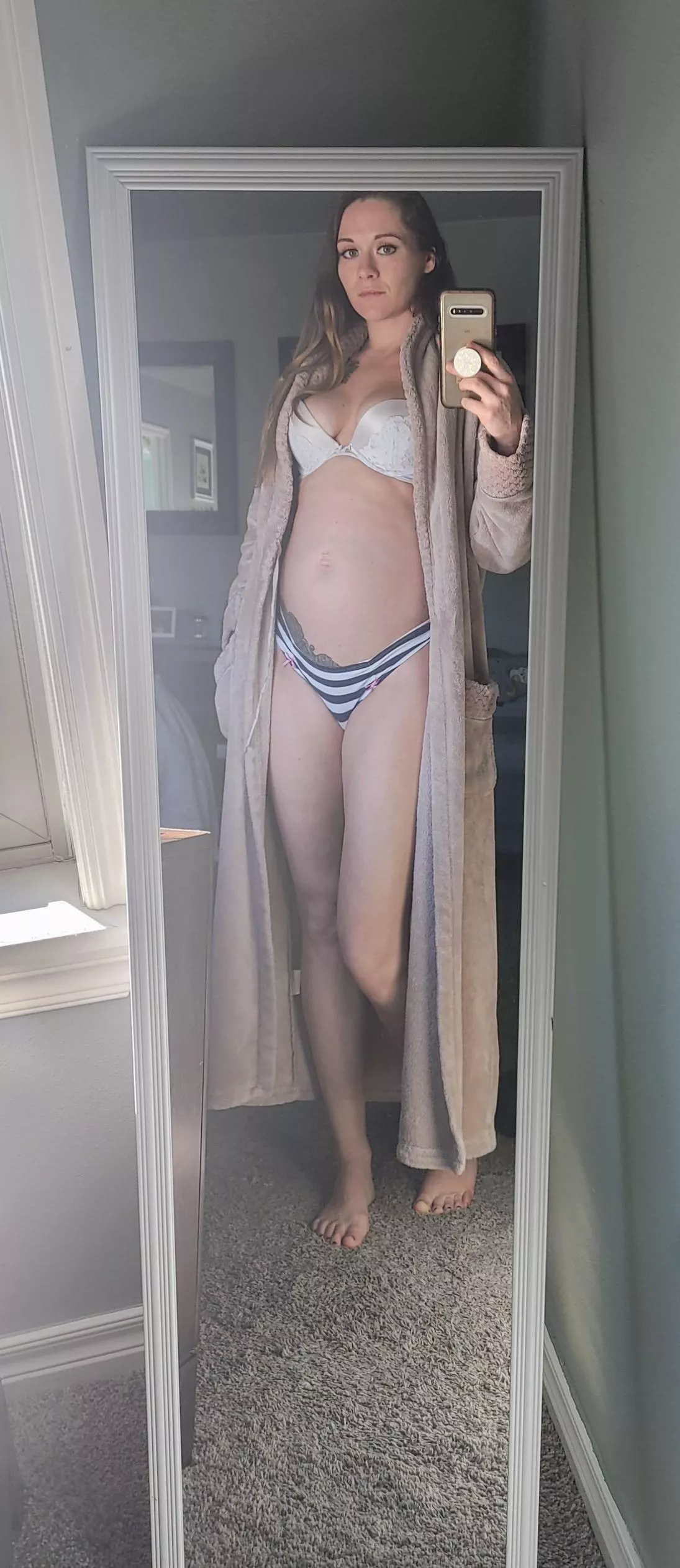 Almost 22wk ♥️ feeling myself in this robe
