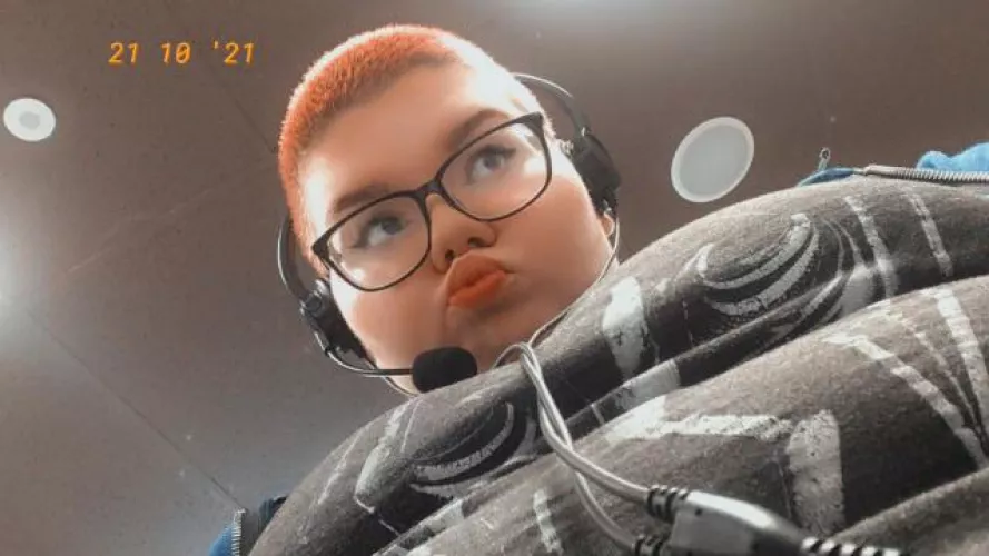 Almost can’t see my tits past my big belly 🤤 work is slow, who wants to treat me to lunch and help me grow? 🥰