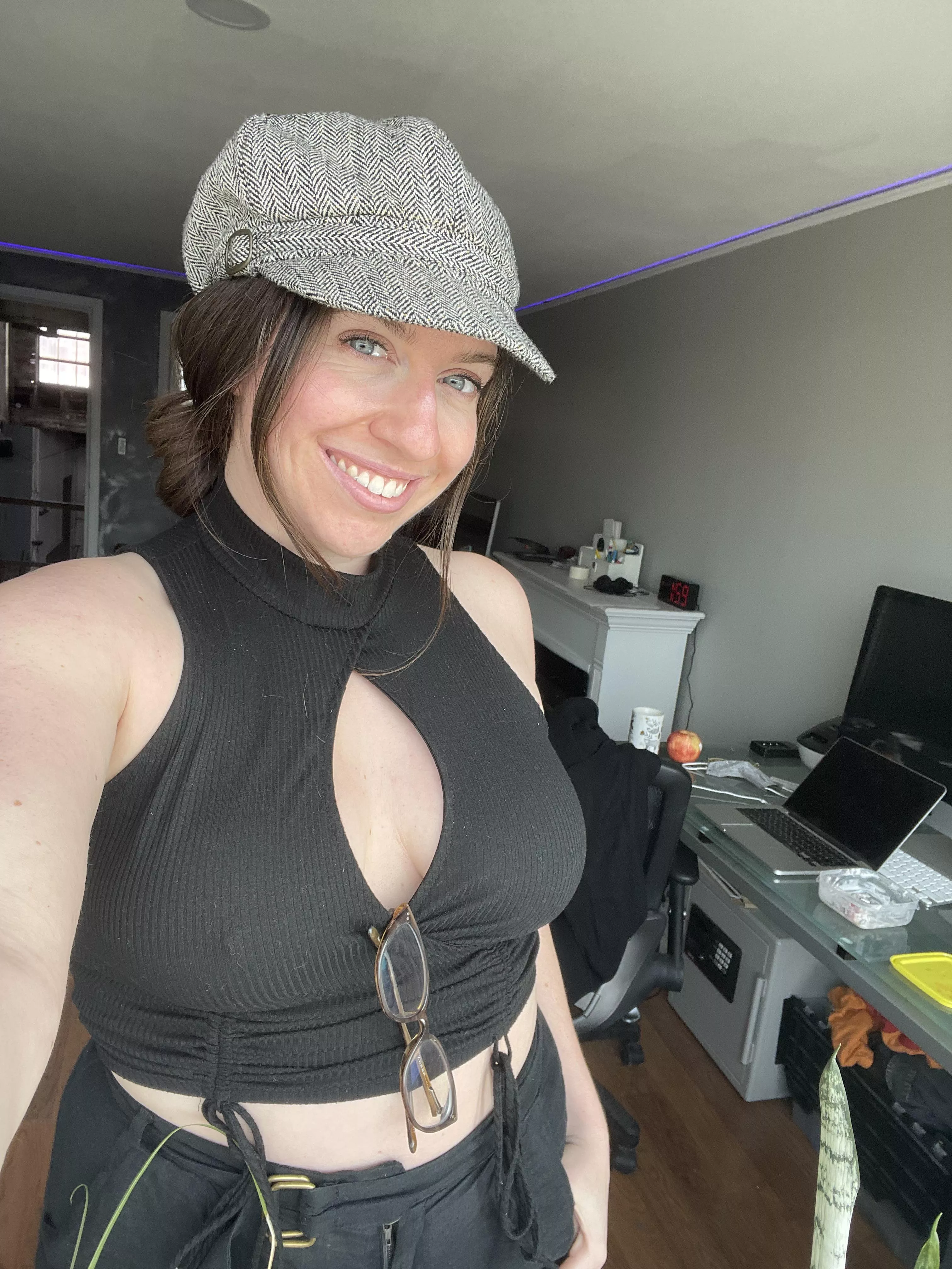 Alone and bored at work.. what should I do?? (F) Alone and bored at work.. what should I do?? (F)