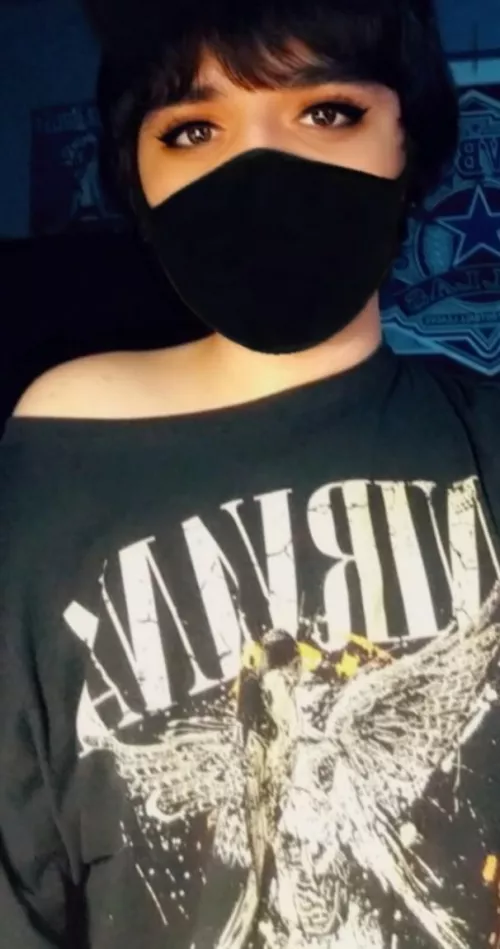 Alright which one of you cuties are in need of headpats and cuddles?? :3