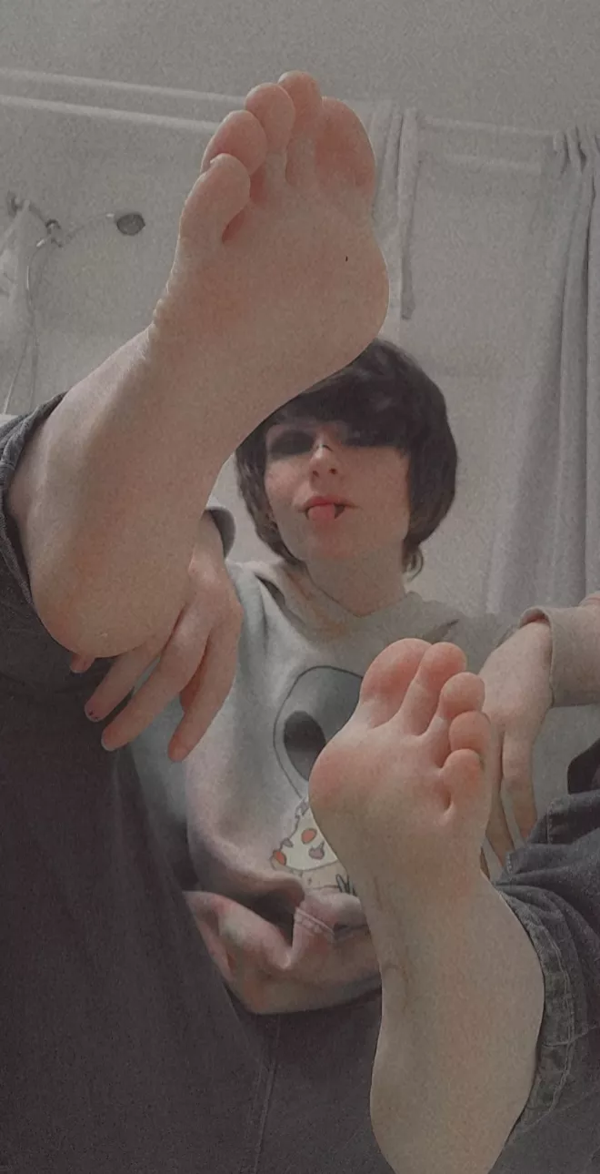 Alt girls make things way more fun (dms open)