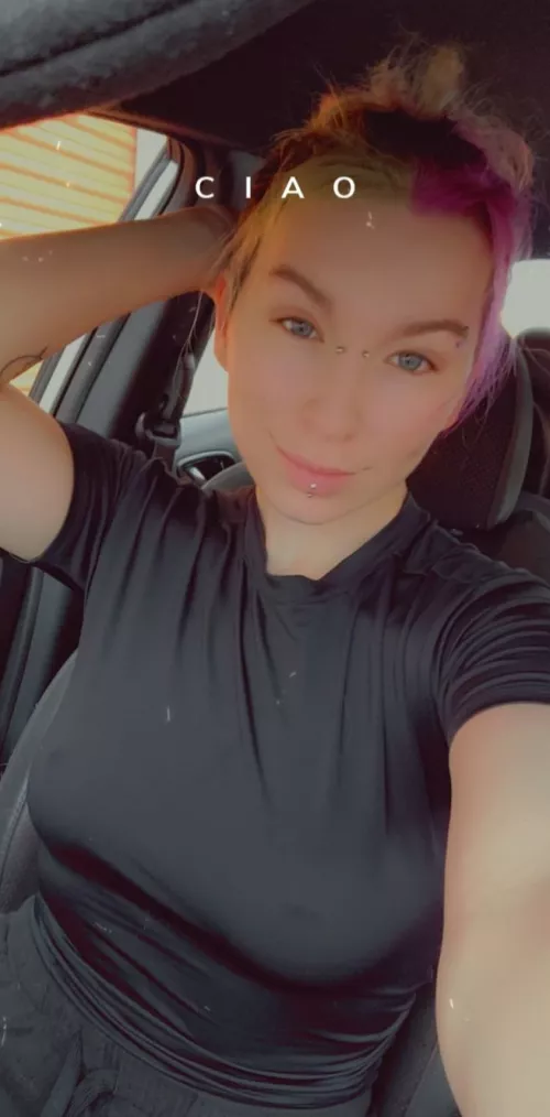 Always braless, literally. I own a couple bras for taking sexy pictures in 🥴