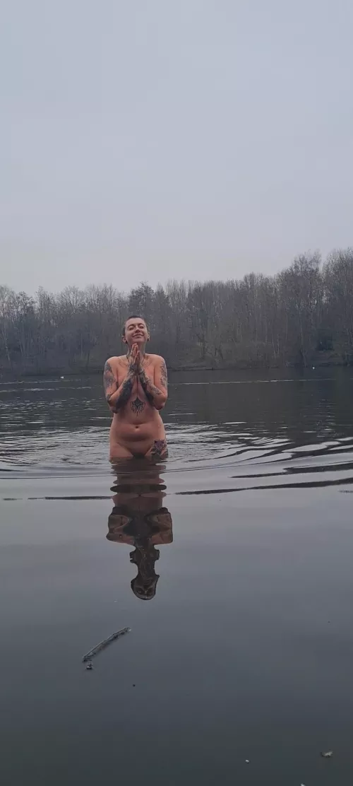 Always happy when naked in nature 💕