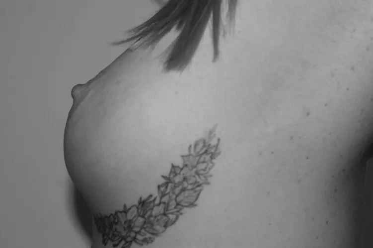 Always waking up with hard nipples 🤤