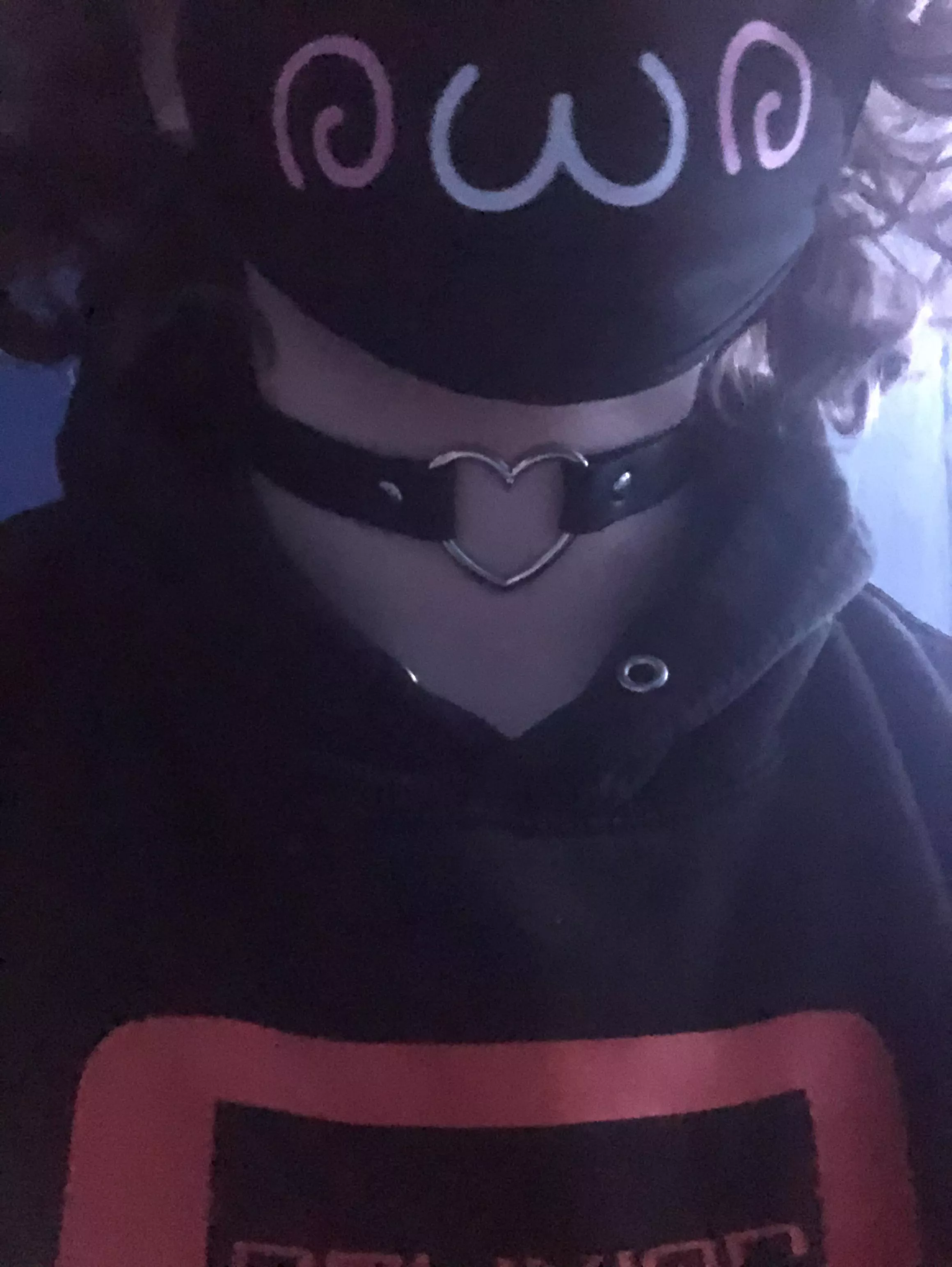 Am i a femboy now i got the choker :3