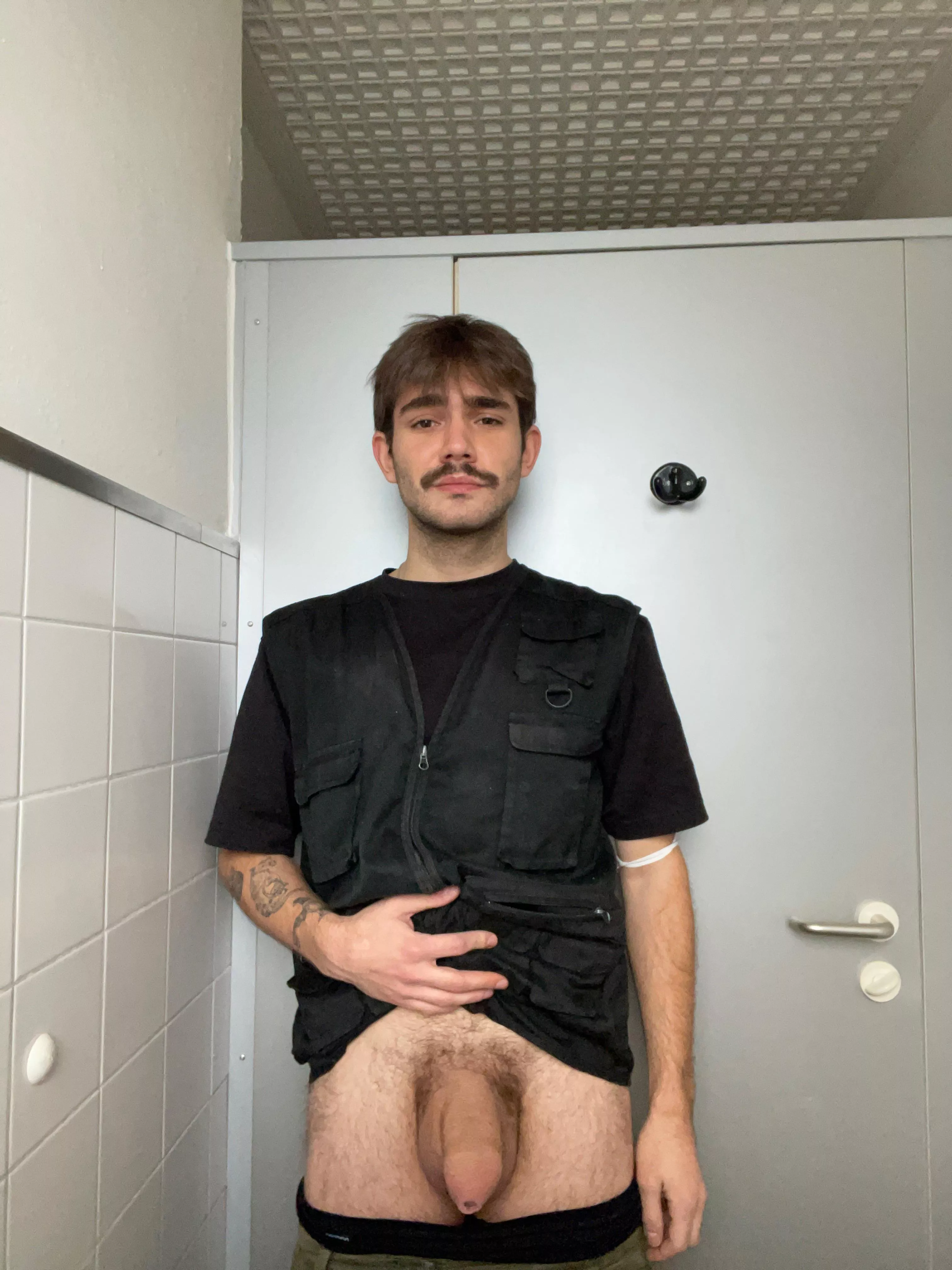 Am I allowed to take pics at my working place? Am I allowed to take pics at my working place?