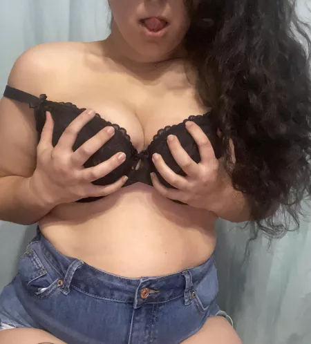 Am I crazy for making my page free for a month? Nah, just horny 🥴🥴🥴 check below for the link 👇🏽👇🏽👇🏽