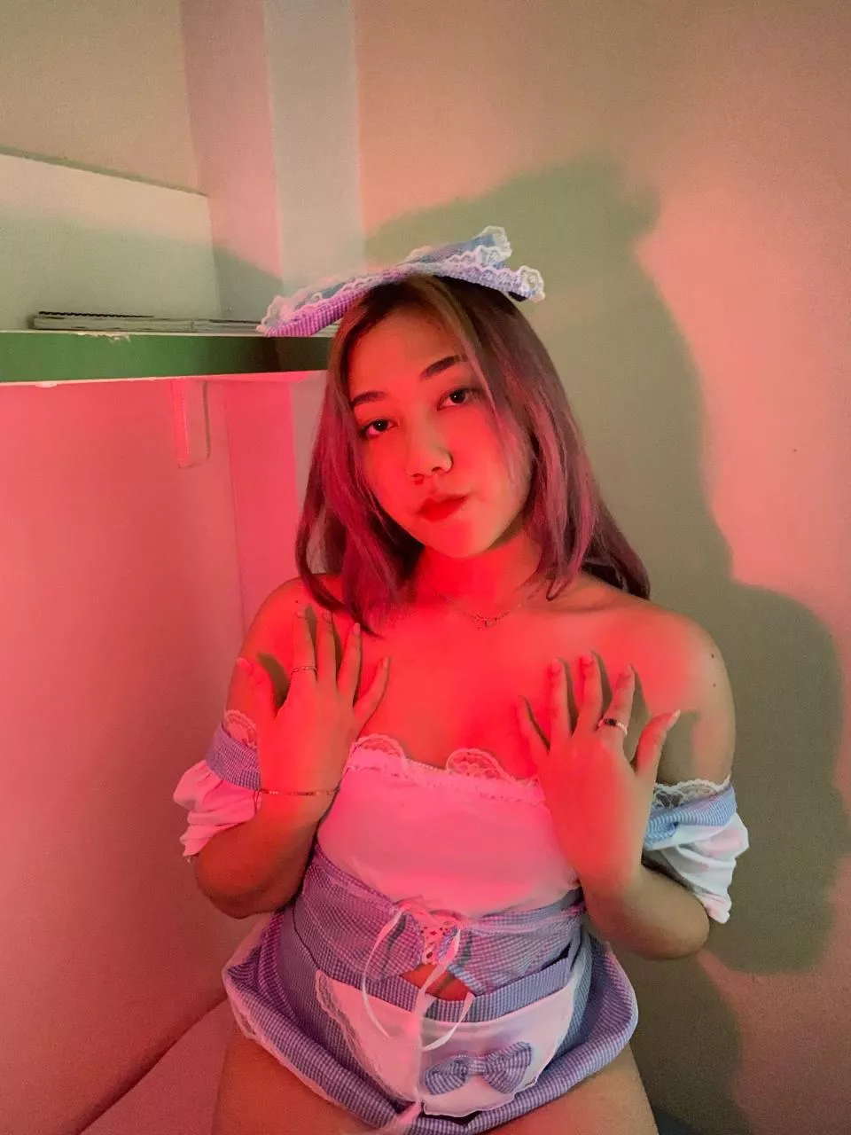 Am I cute enough for you to go on a date with me?🥰👉👈 Am I cute enough for you to go on a date with me?🥰👉👈