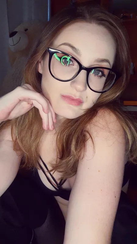 Am I cute enough with my glasses for this subreddit? π₯Ίπ€