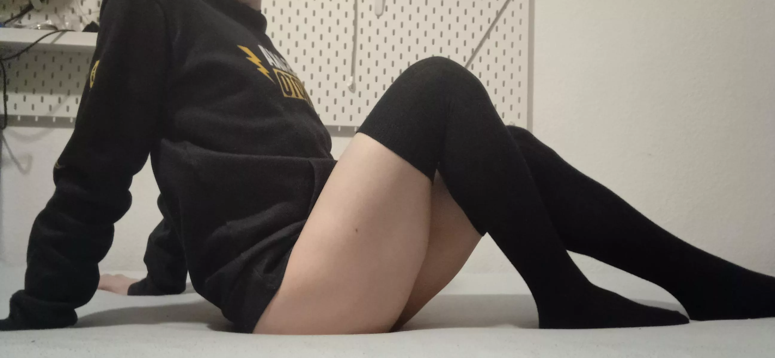 am I looking cute? (my phone still shit, sry)