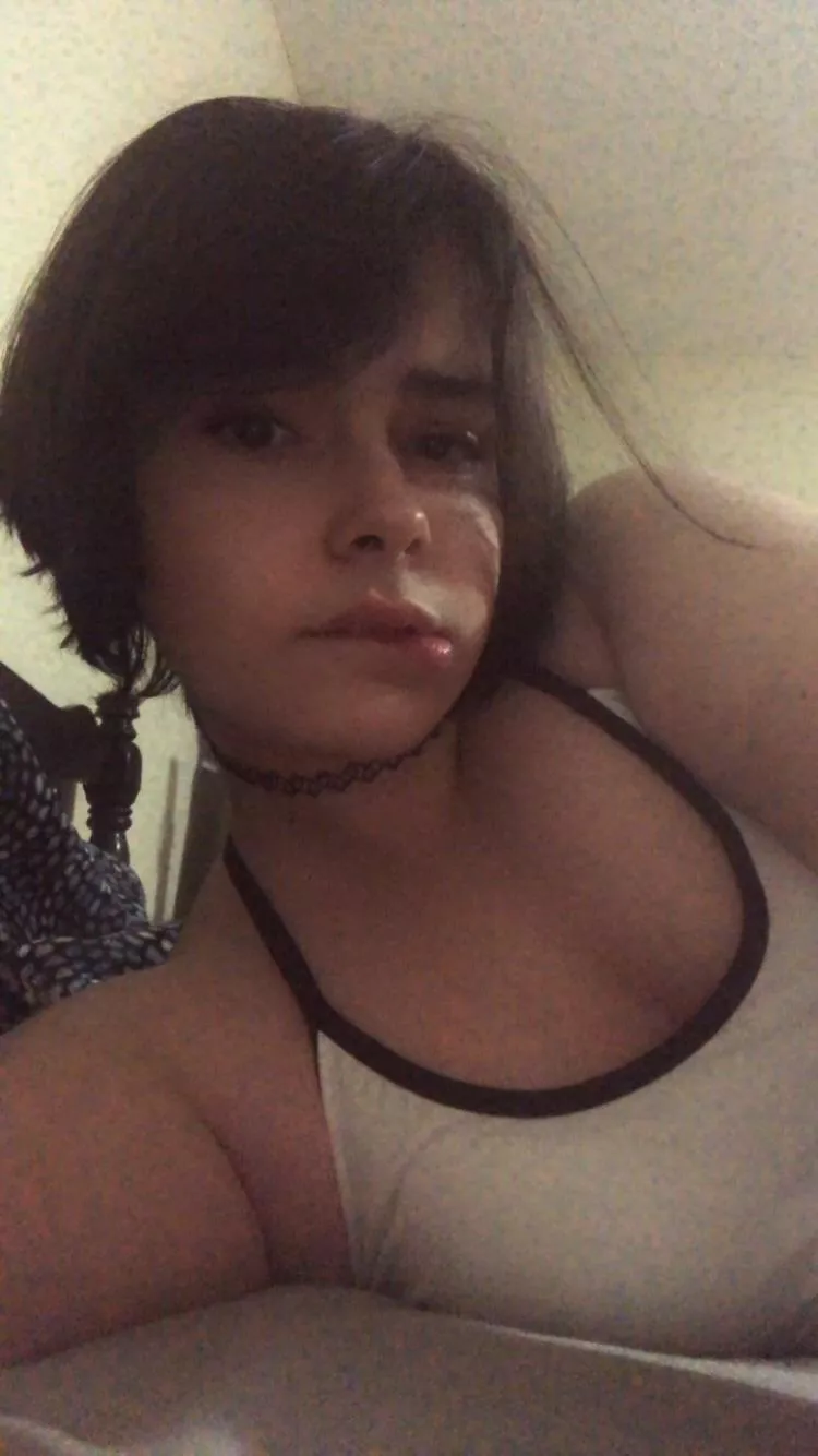 Am I pretty? 🤍❤️