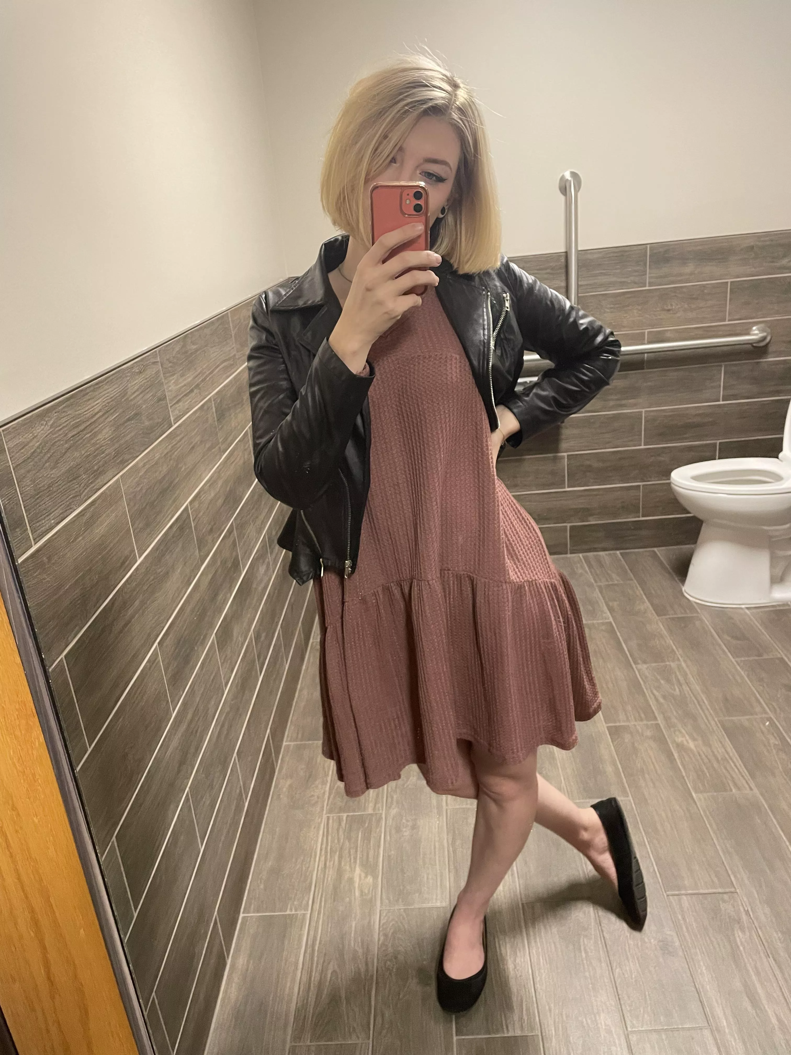 Am I the only one who wishes this dress was a little shorter? 🤷‍♀️ (f)