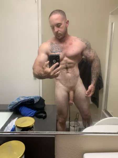 Am I welcome to just hang out? Havenβt been to the gym in weeks could use a cardio partner π©