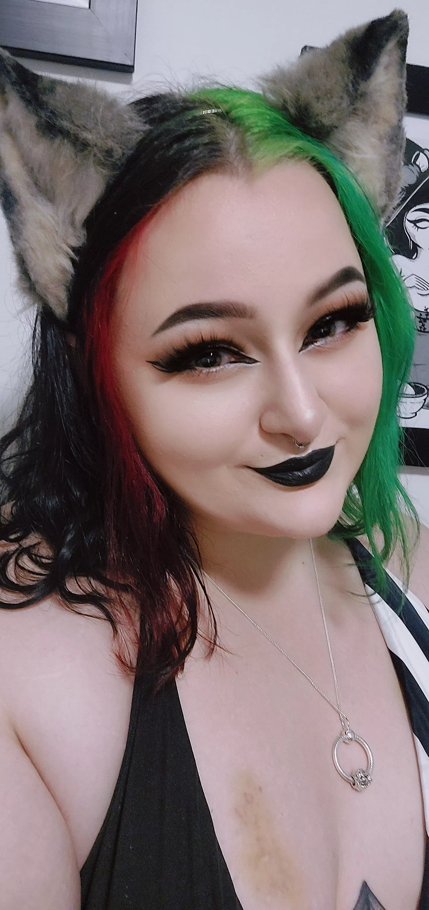 Am the goodest girl take me on walkies pls 🐺🐺