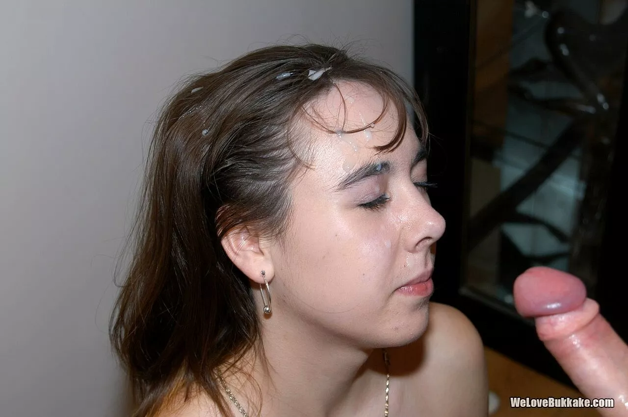 Amateur teen April - WeLoveBukkake