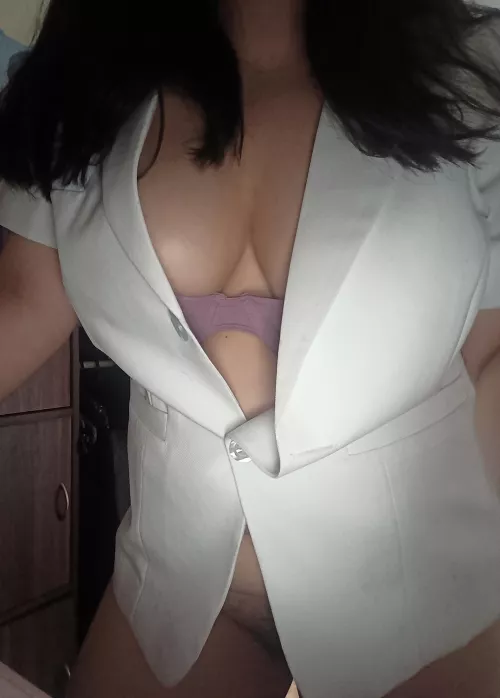 An answer (f)or those who are asking 😉 ps. this is my actual coat from work haha