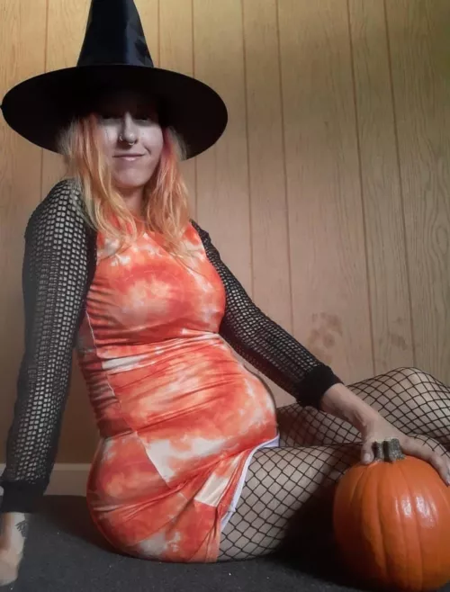 An old pic from Halloween, what do you think? (If you decide to DM me I love teasing and being called ugly)