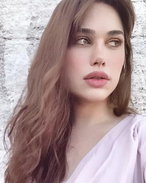 An unpretentious photo for a change. Get to know me!